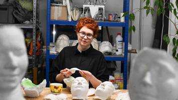 gesichter des todes: diese berlinerin erschafft masken für verstorbene