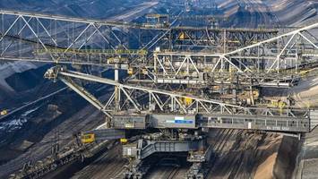 sprengung im livestream: stahl-koloss im tagebau jänschwalde wird in die luft gejagt