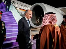 Reise zum Golf: Friedrich Merz auf der Suche nach Geld, Gas und Macht