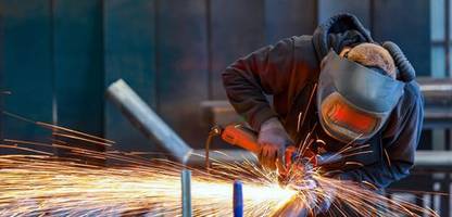 Wirtschaft: Deutsche Industrie überrascht mit größtem Auftragsplus seit zwei Jahren