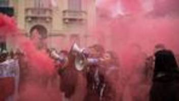 Eröffnung der Olympischen Spiele: Hunderte demonstrieren in Mailand gegen ICE