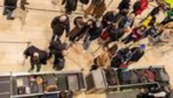 Hauptstadtflughafen: Betrieb am BER wieder aufgenommen - Erste Maschine gestartet