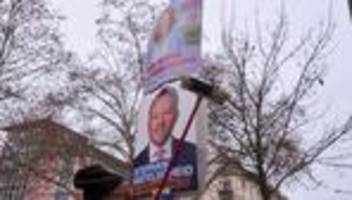 landtagswahl: wahlkampf geht in heiße phase – plakate werden aufgehängt