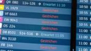 Winterwetter: Ausharren am BER - Blitzeis legt Flugbetrieb lahm