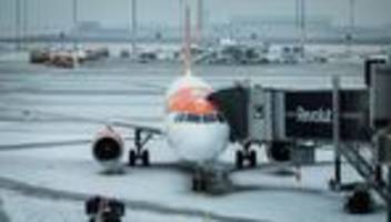 Winterwetter: Die Glatteisgefahr bleibt - keine Flüge am BER