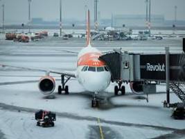 enteisungen bleiben ohne erfolg: keine starts und landungen am flughafen ber