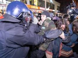 Pauschale Verbote von Slogans: UN-Expertin sieht Einschränkung der Meinungsfreiheit in Deutschland