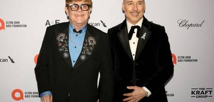 Elton John: Ehemann David Furnish wirft »Daily Mail« im Prozess Homophobie vor