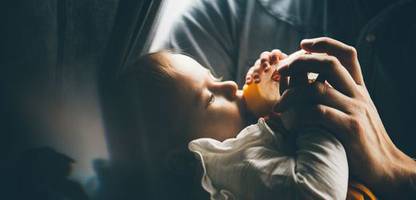 skandal um giftspuren: warum nestlé und danone babynahrung zurückrufen – und was eltern jetzt tun sollten