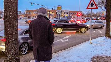 staus auf der b5: autofahrer entdecken neuen schleichweg – anwohner sauer