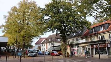 mann wird nahe beliebter einkaufsmeile ausgeraubt und mit messer verletzt