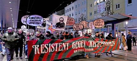 Nach Razzia im City Club: Mehr als 1000 Menschen demonstrieren gegen Polizeieinsatz