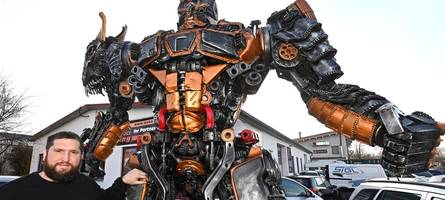 rainer lehner verwirklicht sich mit seinem gigantischen transformer einen kindheitstraum