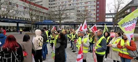 Uniklinik-Personal streikt erneut: Viele Operationen in Augsburg verschoben