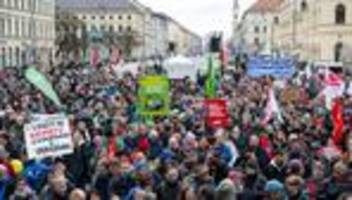 Hohe Mieten: Mondpreise, Existenznot - Tausende bei Mieten-Demonstration