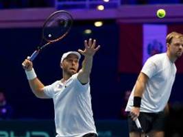 auch ohne zverev souverän weiter: im davis-cup-doppel wird es für deutsche routiniers extrem kurios