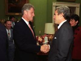 Die Spielchen beenden: Clintons wollen öffentliche Anhörung zu Epstein
