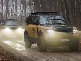 für stock und stein gemacht: unterwegs mit dem defender trophy edition - durch nichts aufzuhalten