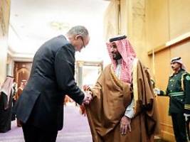 Kanzler-Reise in die Golfregion: Merz ist so realistisch, dass es wehtut