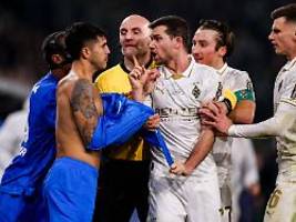 rudelbildung am niederrhein: gladbach klaut leverkusen trikot und zwei punkte