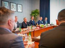 Trump deutet Bewegung an: Insider: US-Delegation dringt auf Ukraine-Deal vor Midterms