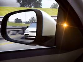 Unauffällig für mehr Sicherheit: Wie funktioniert der Totwinkelassistent?