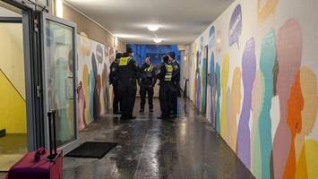 wasserleitung platzt im 12. stock: saga-hochhaus evakuiert, mieter im hotel