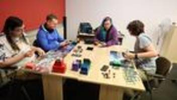 Gesellschaftsspiele: Spieletreffs: Wo Würfel rollen und um Karten gezockt wird