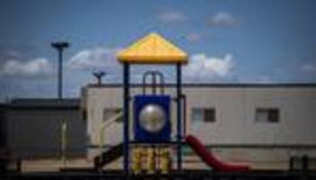 usa: ice-haftanstalt wegen verweigerter medikamente für kleinkind verklagt