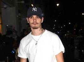 nächste runde in familienfehde: romeo beckham verpasst bruder brooklyn mit tattoo seitenhieb