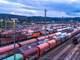 Kein Zugverkehr über Wuppertal: Bahnsperrung zwingt Güterzüge auf teure Umwege