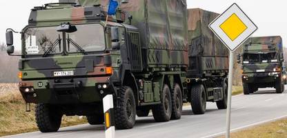 Vorsicht! Dicke Bundeswehr-Laster auf den Straßen
