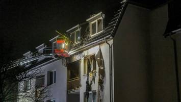 Mann wird bei Brand lebensgefährlich verletzt – vier Wohnungen unbewohnbar