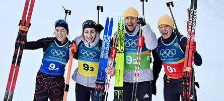 Biathlon-Staffel feiert die erste Medaille