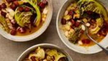 Rauchige Bohnen-Kohl-Suppe: Die Definition von deftig