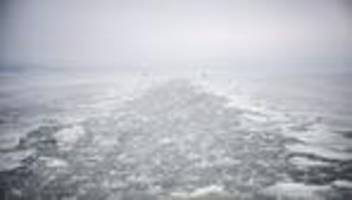 Verbindung zur Ostsee-Insel: Wieder kein Durchkommen – Eis legt Fähre nach Hiddensee lahm