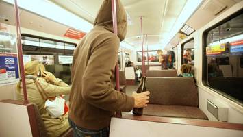 hvv hamburg: immer mehr passagiere mit alkohol in bus und bahn erwischt
