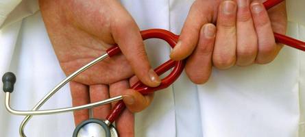 Ärztemangel: Augsburger Abgeordnete drängen Gesundheitsministerin Gerlach zur Eile