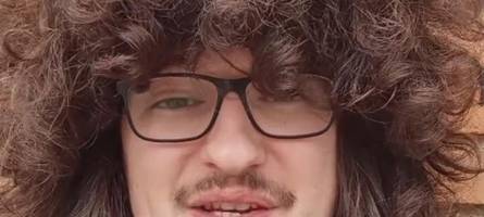 Hair Play: Wie ein Fußball-Fan seit 493 Tagen auf einen Friseurbesuch wartet