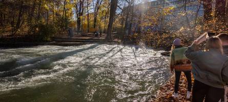Neuer Rettungsversuch an der Eisbachwelle: Wie ist die Lage?
