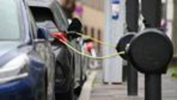 Analyse von Versicherer: Mieter in Hessen halten sich bei E-Autos zurück