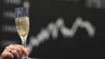 Rekordjahr für Fondsbranche: Mehr Menschen setzen bei Altersvorsorge auf Wertpapiere