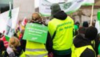 Öffentlicher dienst: polizei, kliniken, schulen: warnstreik für höhere löhne