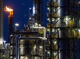 auswirkung von trumps sanktionen: raffinerie schwedt warnt vor spritknappheit in berlin