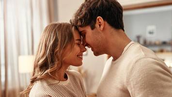 kurz vor dem valentinstag noch kein geschenk? diese tipps geben paartherapeuten