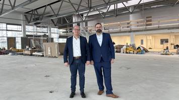 Bekannter Autohändler eröffnet bei Hamburg Autohaus der Zukunft