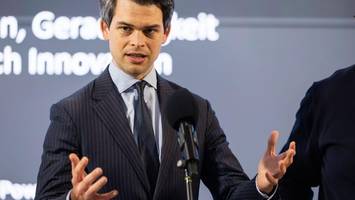 millionen für den hafen? streit zwischen spd und union wird persönlich