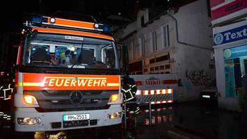 rohrbruch sorgt für chaos in lohbrügge – fontänen fluten alte holstenstraße