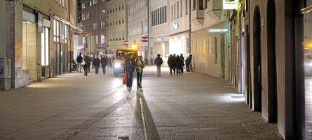 „Die Straße ist so gut wie tot“: Nur wenige Geschäfte in der Innenstadt trotzen der Abend-Flaute