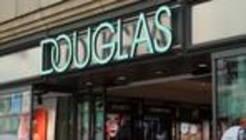 Einzelhandel: Douglas-Chef: Verbraucher wägen Ausgaben genauer ab